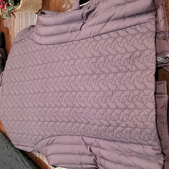 Lightweight Embroidered Quilted Belted Jacket - Picture 4 of 9